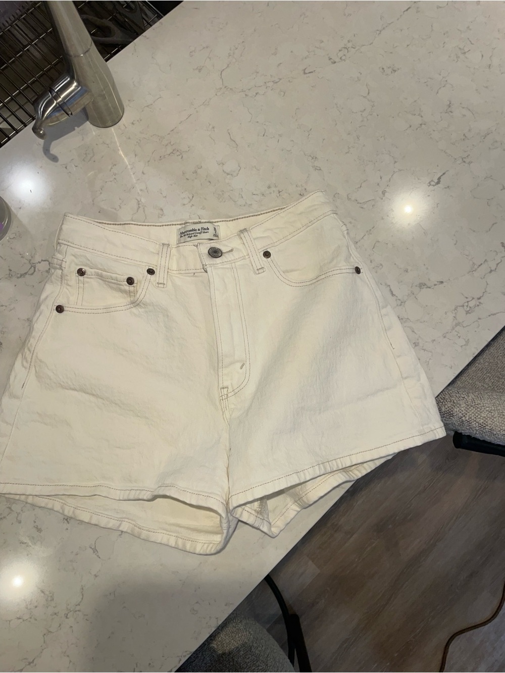 Abercrombie & Fitch White High-Rise 90s relaxed cutoff shorts